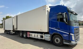 VOLVO FH500 CAJA CERRADA lleno