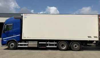 VOLVO FH500 CAJA CERRADA lleno