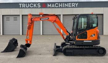 MINIEXCAVADORA DOOSAN DX 63 lleno