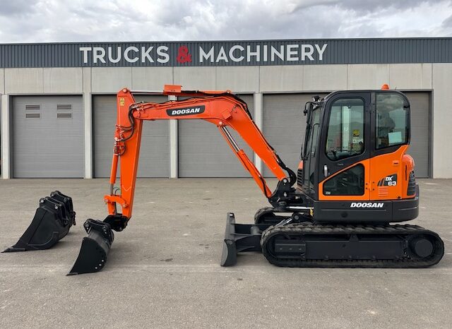 MINIEXCAVADORA DOOSAN DX 63 lleno
