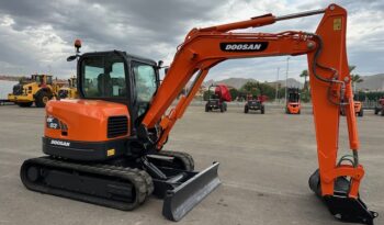 MINIEXCAVADORA DOOSAN DX 63 lleno