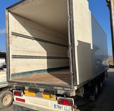 Camión  Volvo isotermo lleno