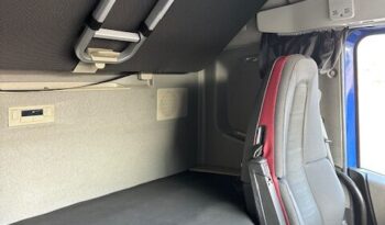 Camión  Volvo isotermo lleno
